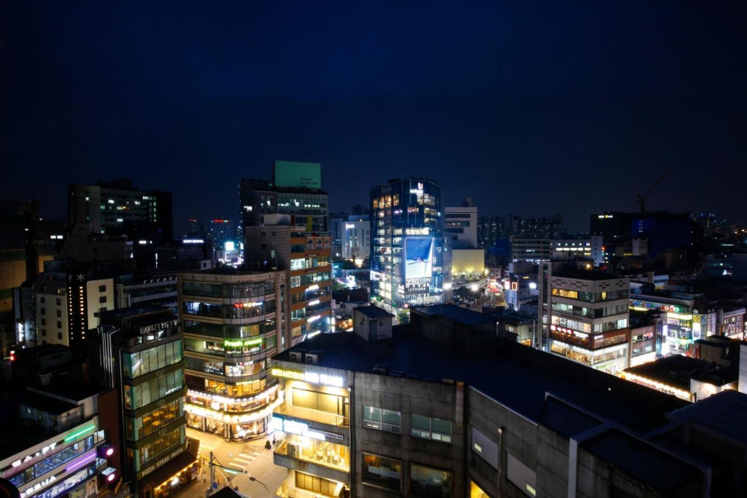 24 Guesthouse Sinchon Avenue Seúl Exterior foto